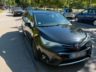 Gebraucht Toyota Avensis 147 PS (108 kW) 2017 Schwarz Kombi