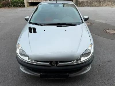 Gebraucht Peugeot 206 CC Platinum 136 PS (100 kW) 2002 Silber Cabrio