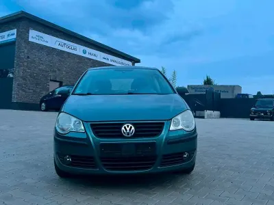 Gebraucht VW Polo 60 PS (44 kW) 2009 Grün Kleinwagen