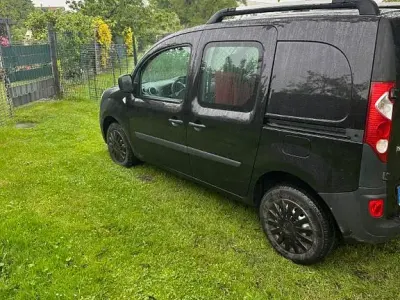 Używany Renault Kangoo Authentique 75 KM (55 kW) 2012 Czarny Minivan