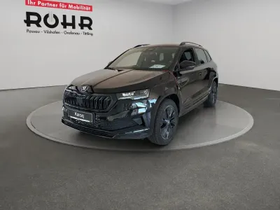 Neu Skoda Karoq SportLine 150 PS (110 kW) 2026 Blackmagic perleffekt SUV