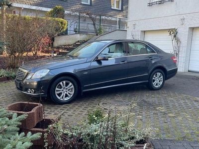 Usata Mercedes E200 Elegance 184 CV (135 kW) 2010 Grigio Berlina