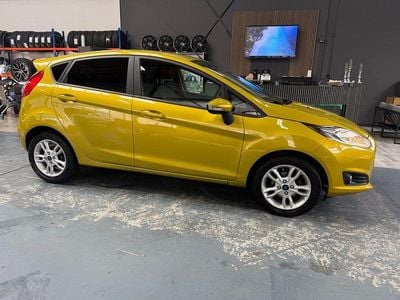 Gelb Gebraucht 2015 Ford Fiesta Trend Kleinwagen | 4.999 € (Fairer Preis)
