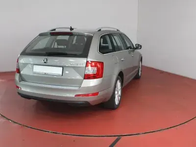 Gebraucht Skoda Octavia Elegance 140 PS (102 kW) 2015 Cappuccinobeige metallic (metallic) Kombi