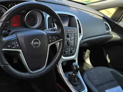 Usata Opel Astra Edition 140 CV (102 kW) 2015 Grigio Berlina