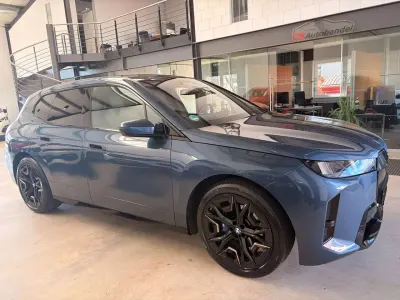 Gebraucht BMW iX Performance 300 kW (408 PS) 2025 Artic race blue metallic (metallic) SUV