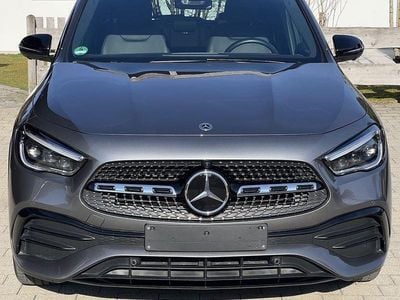 Gebraucht Mercedes GLA200 AMG line 163 PS (119 kW) 2020 Grau SUV