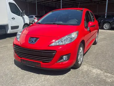 Gebraucht Peugeot 207 Style 73 PS (53 kW) 2011 Rot Kleinwagen