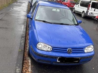 Blau Gebraucht 2001 VW Golf IV Limousine | 2.500 € (Etwas zu teuer)