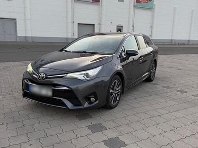 Gebraucht Toyota Avensis 143 PS (105 kW) 2015 Silber Kombi