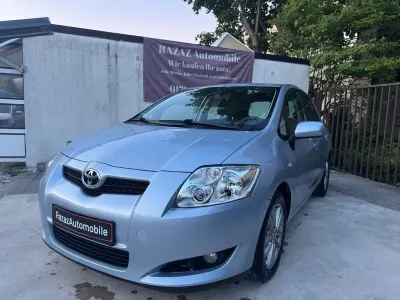Gebraucht Toyota Auris Life 126 PS (92 kW) 2009 Blau Kleinwagen