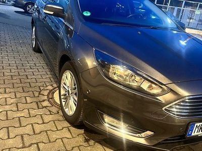 Grau Gebraucht 2016 Ford Focus Titanium Kombi | 7.950 € (Guter Preis)