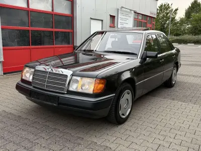 Gebraucht Mercedes E200 75 PS (55 kW) 1992 Limousine