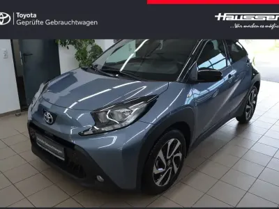 Gebraucht Toyota Aygo X Basis 72 PS (52 kW) 2024 Celestite grey metallic / night sky black SUV