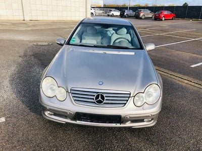 Gebraucht Mercedes C220 150 PS (110 kW) 2004 Silber Coupé