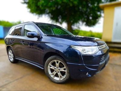 Second-hand Mitsubishi Outlander Instyle 150 CP (110 kW) 2013 Albastru SUV
