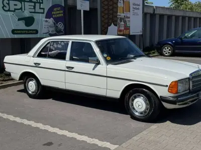 Gebraucht Mercedes E230 136 PS (100 kW) 1982 Weiß Limousine