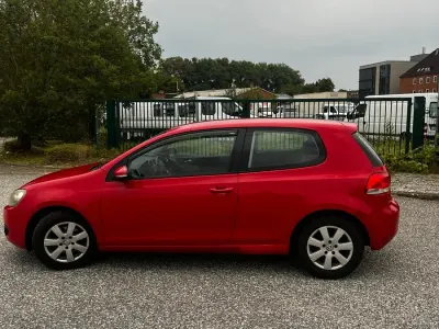 Gebraucht VW Golf VI 80 PS (58 kW) 2009 Rot Kleinwagen