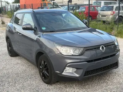 Gebraucht SsangYong Tivoli 116 PS (85 kW) 2016 Grau SUV