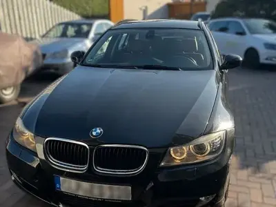 Gebraucht BMW 318 143 PS (105 kW) 2011 Schwarz Kombi