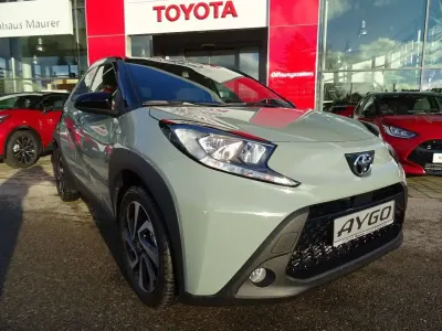 Gebraucht Toyota Aygo X Basis 72 PS (52 kW) 2025 Urban khaki metallic SUV