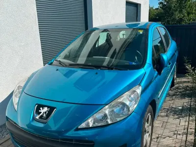 Gebraucht Peugeot 207 73 PS (53 kW) 2012 Blau Kleinwagen