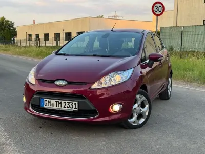 Gebraucht Ford Fiesta Titanium 82 PS (60 kW) 2009 Rot Limousine