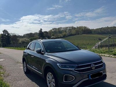 Second-hand VW T-Roc Style 150 CP (110 kW) 2022 Gri SUV