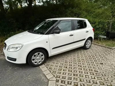 Gebraucht Skoda Fabia 60 PS (44 kW) 2009 Weiß Limousine