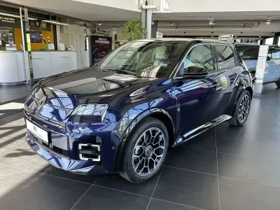 Nouă Renault R5 77 kW (106 CP) 2025 Albastru Hatchback