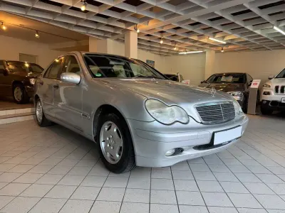 Gebraucht Mercedes C180 Elegance 129 PS (94 kW) 2001 Silber Limousine