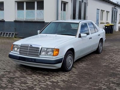 Brugt Mercedes E200 105 HK (77 kW) 1989 Hvid Sedan