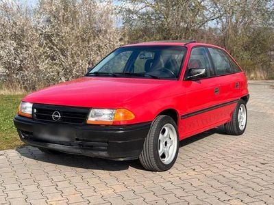 Second-hand Opel Astra 75 CP (55 kW) 1994 Roșu Hatchback
