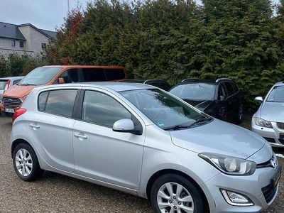 Gebraucht Hyundai i20 85 PS (62 kW) 2012 Grau Kleinwagen