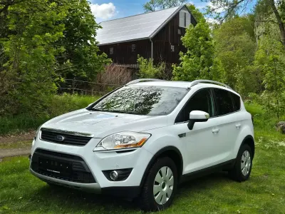 Gebraucht Ford Kuga Champions Edition 163 PS (119 kW) 2012 Frostweiß SUV