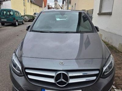 Gebraucht Mercedes B180 Edition 122 PS (89 kW) 2017 Silber Van / Kleinbus