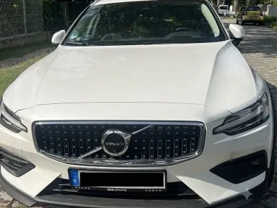 Gebraucht Volvo V60 CC Ultimate 250 PS (183 kW) 2024 Weiß Kombi