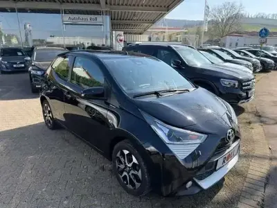 Second-hand Toyota Aygo X-play 72 CP (52 kW) 2021 Negru Hatchback