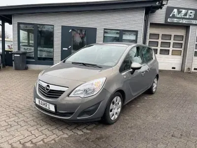 Używany Opel Meriva Edition 101 KM (74 kW) 2010 Brązowy Minivan