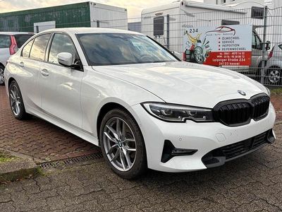 Weiß Gebraucht 2020 BMW 320 Limousine | 25.990 €