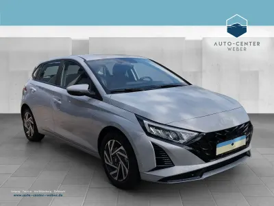 Gebraucht Hyundai i20 Trend 101 PS (74 kW) 2025 Lumen grey Kleinwagen