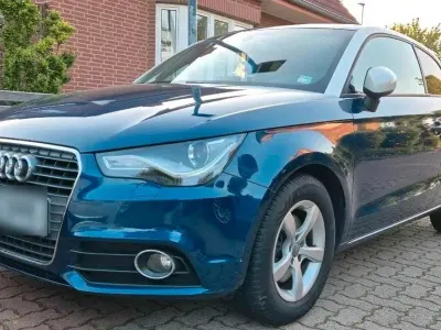 Gebraucht Audi A1 Competition 105 PS (77 kW) 2012 Blau Kleinwagen