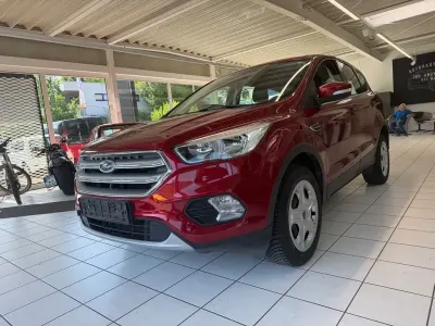 Gebraucht Ford Kuga Titanium 150 PS (110 kW) 2018 Rot SUV