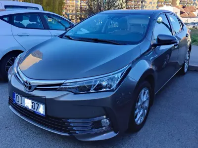 Gebraucht Toyota Corolla Comfort 132 PS (97 kW) 2017 Beige Limousine
