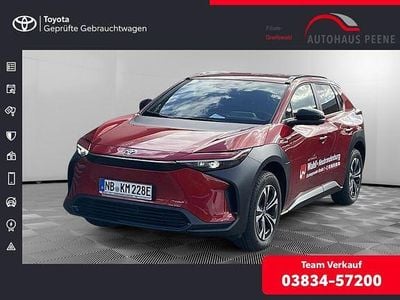 Gebraucht Toyota bZ4X Basis 150 kW (204 PS) 2023 Emotional red SUV