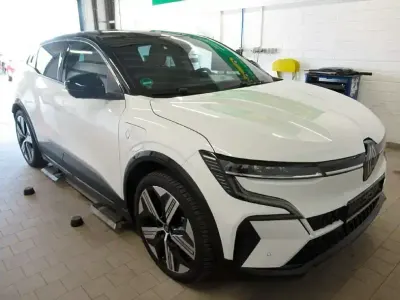 Gebraucht Renault Megane E-Tech Iconic 161 kW (220 PS) 2023 Weiß Limousine