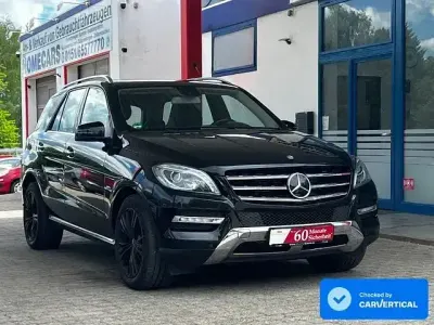 Gebraucht Mercedes ML350 258 PS (189 kW) 2012 Obsidianschwarz SUV