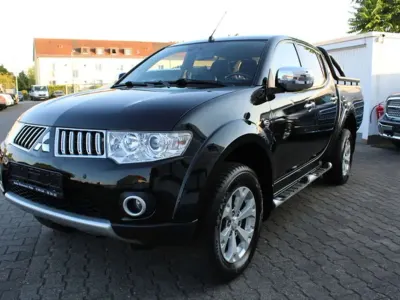 Gebraucht Mitsubishi L200 Intense 178 PS (130 kW) 2013 Schwarz (metallic) Pickup