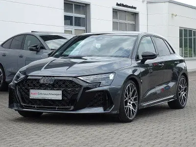 Gebraucht Audi RS3 Sport 400 PS (294 kW) 2025 Grau Limousine