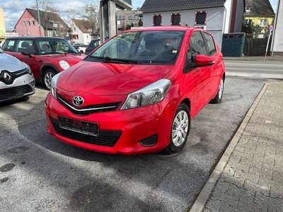 Gebraucht Toyota Yaris Life 99 PS (72 kW) 2012 Rot Kleinwagen